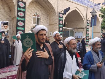 تجمع اعتراضی طلاب و روحانیون یزد در اهانت به قرآن کریم