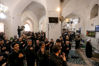 نماز ظهر عاشورای حسینی (ع) در قزوین
