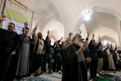 نماز ظهر عاشورای حسینی (ع) در قزوین