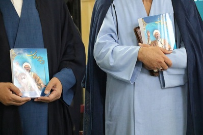 تجلیل نویسنده کتاب «از تبار صالحان»