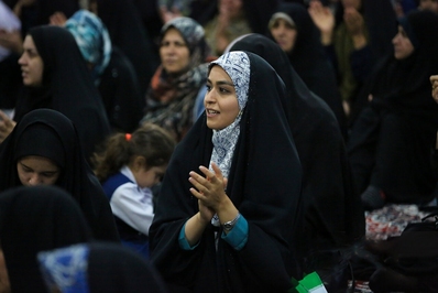 ادای احترام بانوان اصفهانی به سردار شهید حاج قاسم سلیمانی