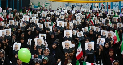 ادای احترام بانوان اصفهانی به سردار شهید حاج قاسم سلیمانی