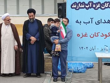زنجیره دانش آموزان تبریزی در حمایت از کودکان مظلوم غزه