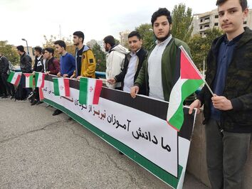 زنجیره دانش آموزان تبریزی در حمایت از کودکان مظلوم غزه