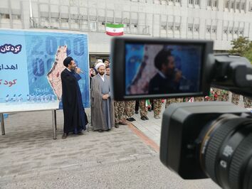 زنجیره دانش آموزان تبریزی در حمایت از کودکان مظلوم غزه