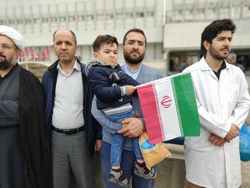 زنجیره دانش آموزان تبریزی در حمایت از کودکان مظلوم غزه