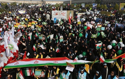 حضور جوانان و نوجوانان اصفهانی در راهپیمایی ۱۳ آبان