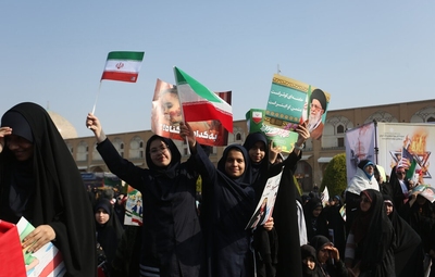 حضور جوانان و نوجوانان اصفهانی در راهپیمایی ۱۳ آبان
