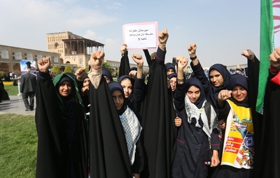 حضور جوانان و نوجوانان اصفهانی در راهپیمایی ۱۳ آبان