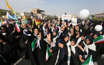 حضور جوانان و نوجوانان اصفهانی در راهپیمایی ۱۳ آبان