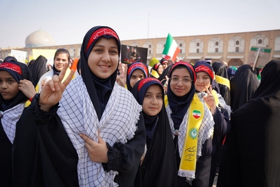حضور جوانان و نوجوانان اصفهانی در راهپیمایی ۱۳ آبان