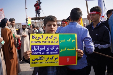 حضور جوانان و نوجوانان اصفهانی در راهپیمایی ۱۳ آبان