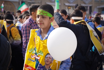 حضور جوانان و نوجوانان اصفهانی در راهپیمایی ۱۳ آبان