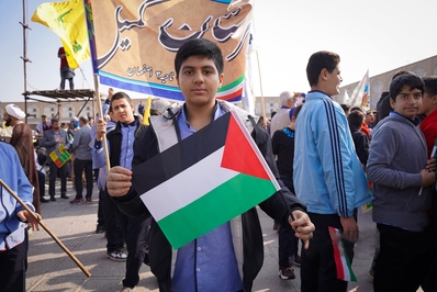حضور جوانان و نوجوانان اصفهانی در راهپیمایی ۱۳ آبان