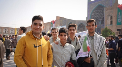 حضور جوانان و نوجوانان اصفهانی در راهپیمایی ۱۳ آبان