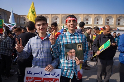 حضور جوانان و نوجوانان اصفهانی در راهپیمایی ۱۳ آبان