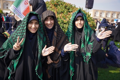 حضور جوانان و نوجوانان اصفهانی در راهپیمایی ۱۳ آبان
