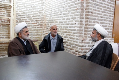 برپایی میز خدمت اداره کل تبلیغات اسلامی استان قزوین در نماز جمعه