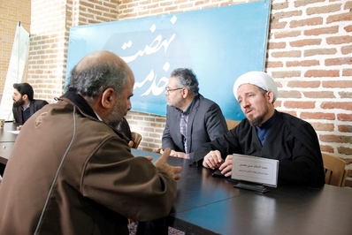 برپایی میز خدمت اداره کل تبلیغات اسلامی استان قزوین در نماز جمعه