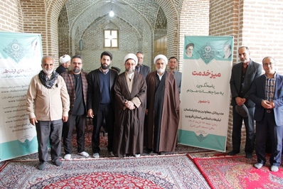 برپایی میز خدمت اداره کل تبلیغات اسلامی استان قزوین در نماز جمعه