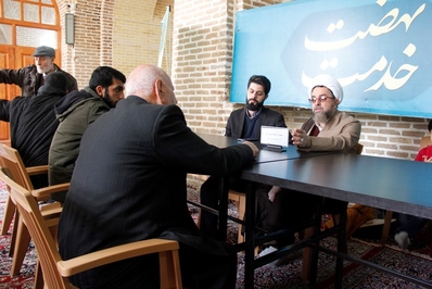 برپایی میز خدمت اداره کل تبلیغات اسلامی استان قزوین در نماز جمعه