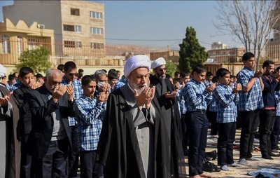 حضور حجت الاسلام قانع در جمع دانش آموزان مدرسه علوم و معارف اسلامی صدرا شیراز
