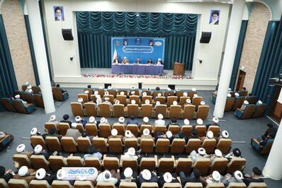 نشست هم اندیشی جمعی از طلاب و روحانیون استان با استاندار یزد