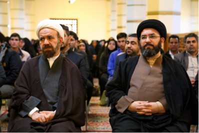 نمایشگاه «ستاره‌های زمین» اشاره به سیرتشکیل جلسات خانگی قرآن کریم از صدر اسلام تا کنون در حرم شاهچراغ (ع) برگزار شد