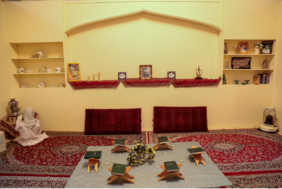 نمایشگاه «ستاره‌های زمین» اشاره به سیرتشکیل جلسات خانگی قرآن کریم از صدر اسلام تا کنون در حرم شاهچراغ (ع) برگزار شد