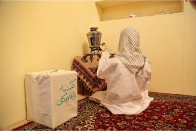 نمایشگاه «ستاره‌های زمین» اشاره به سیرتشکیل جلسات خانگی قرآن کریم از صدر اسلام تا کنون در حرم شاهچراغ (ع) برگزار شد