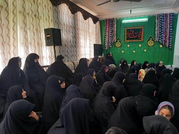 تجلیل از بانی ۳۵ سال روضه هفتگی خانگی در شهر یزد