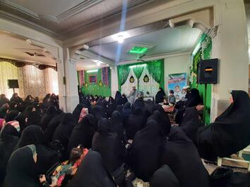 تجلیل از بانی ۳۵ سال روضه هفتگی خانگی در شهر یزد