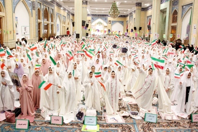 جشن تکلیف ۱۴۰۰ دختر دانش‌آموز در قزوین