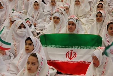جشن تکلیف ۱۴۰۰ دختر دانش‌آموز در قزوین