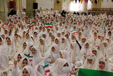 جشن تکلیف ۱۴۰۰ دختر دانش‌آموز در قزوین