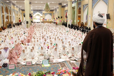 جشن تکلیف ۱۴۰۰ دختر دانش‌آموز در قزوین