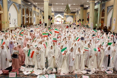 جشن تکلیف ۱۴۰۰ دختر دانش‌آموز در قزوین