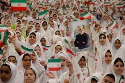 جشن تکلیف ۱۴۰۰ دختر دانش‌آموز در قزوین