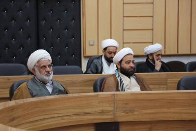 نشست هم اندیشی طلاب و روحانیون با سخنرانی امام جمعه موقت اهواز