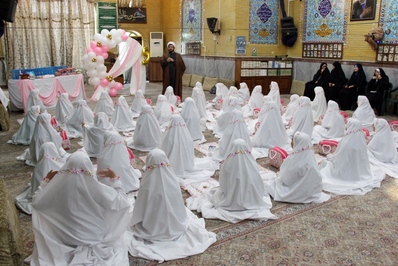 برپایی جشن تکلیف دختران قزوینی در امامزاده اسماعیل (ع)