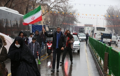 راهپیمایی بزرگ نیمه شعبان زیر بارش برف در اصفهان