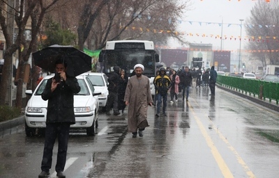 راهپیمایی بزرگ نیمه شعبان زیر بارش برف در اصفهان