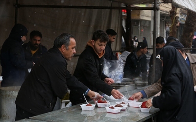 راهپیمایی بزرگ نیمه شعبان زیر بارش برف در اصفهان