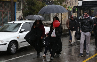 راهپیمایی بزرگ نیمه شعبان زیر بارش برف در اصفهان