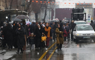 راهپیمایی بزرگ نیمه شعبان زیر بارش برف در اصفهان
