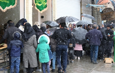 راهپیمایی بزرگ نیمه شعبان زیر بارش برف در اصفهان