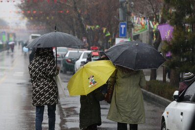 راهپیمایی بزرگ نیمه شعبان زیر بارش برف در اصفهان