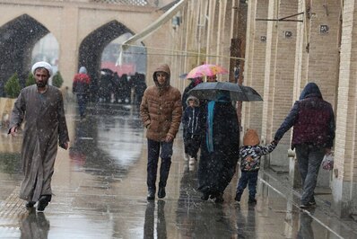 راهپیمایی بزرگ نیمه شعبان زیر بارش برف در اصفهان