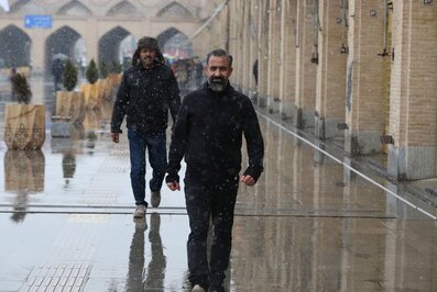 راهپیمایی بزرگ نیمه شعبان زیر بارش برف در اصفهان