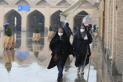 راهپیمایی بزرگ نیمه شعبان زیر بارش برف در اصفهان